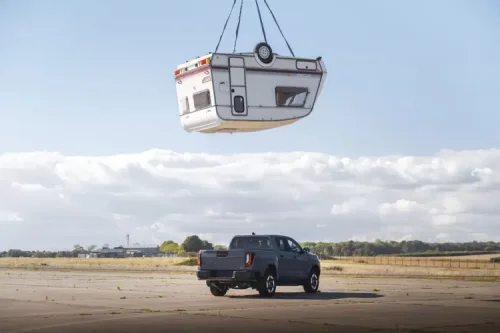 Toyota, Toyota Hilux, Toyota Hilux BEV Diuji Ekstrem, Dijatuhi Karavan 760 Kg