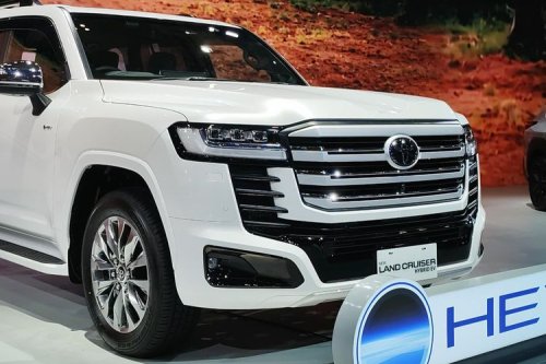 Debut Land Cruiser 300 Hybrid EV: SUV Bertenaga V6 Twin-Turbo