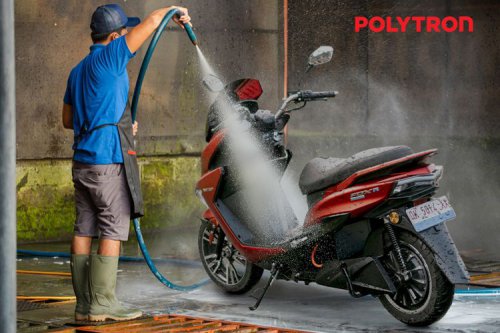 Video Unik Cuci Motor Pakai Hidrolik Manual dari Kayu