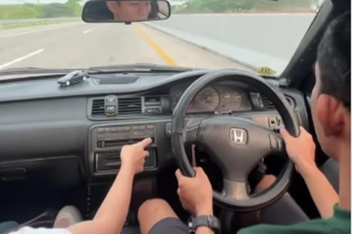 Alasan Kenapa AC Mobil Tak Dingin Saat Terjebak Macet