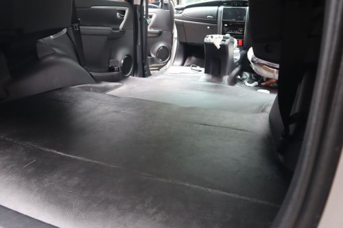 Ganti Karpet Mobil Kulit Sintetis: Interior Bersih, Perawatan Mudah