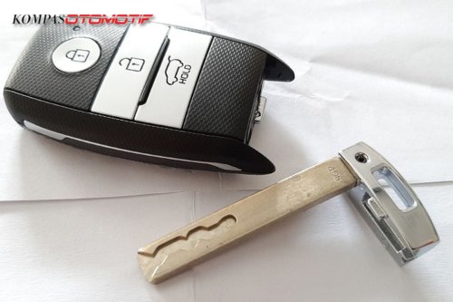 Mitos atau Fakta, Smart Key Digesek ke Kepala Bikin Sinyal Kuat Lagi?