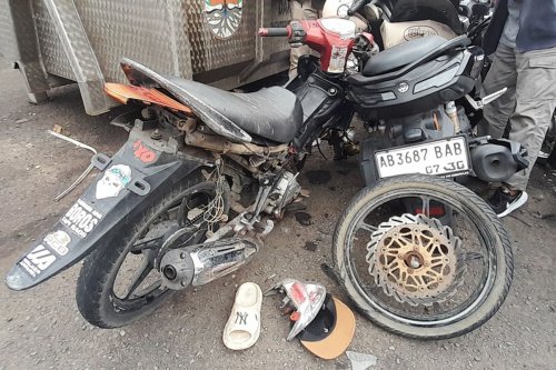 Kecerobohan Pengendara Picu Tabrakan Moge vs Jupiter