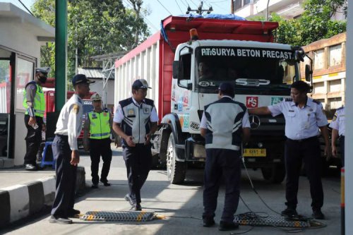 Korlantas Bentuk Tim KDM Berantas ODOL, Ini Kata Pengusaha Truk