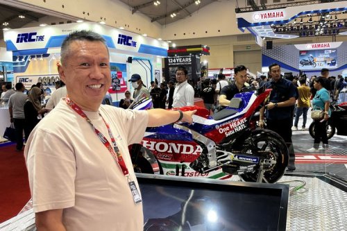 Honda, MotoGP, Logo FIFAstra Nempel di Motor Balap Honda HRC Castrol MotoGP