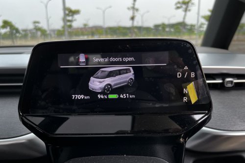 Mengemudikan VW ID. Buzz: Pengalaman Unik Mobil Listrik Minibus