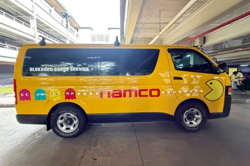 Tampil Ceria, Toyota HiAce Bekas Kurir Disulap Jadi Mobil Pac-Man