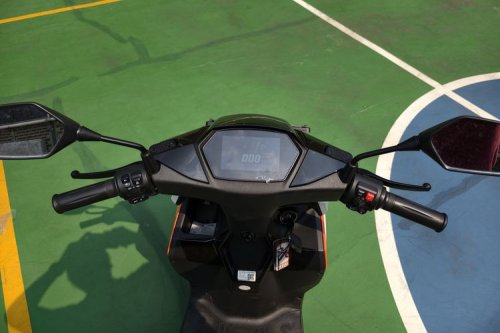 Desain Indomobil Emotor Sprinto: Skutik Listrik Gaya Konvensional
