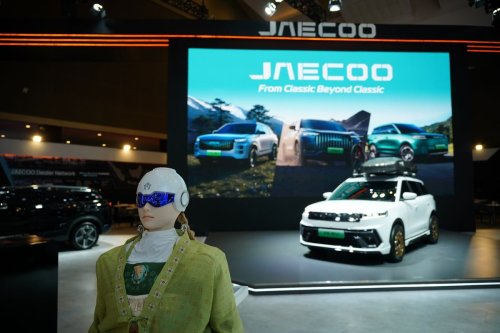 Jaecoo, Robot AiMOGA Jaecoo, Bisa Pandu Pengunjung IIMS Lihat Mobil