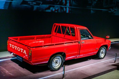 Setengah Abad Evolusi Toyota Hilux