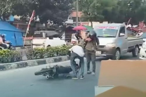 Apakah ABS Motor Ampuh Cegah Jatuh di Jalan Beroli?
