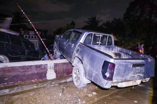 Mobil Kebanjiran? Ini Cara Benar Menghilangkan Bau Apek di Kabin