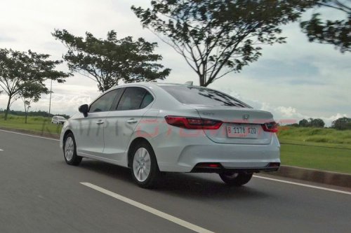 Toyota, Toyota Vios, Honda, Honda City, Komparasi Toyota Vios Hybrid dan Honda City Sedan Sensing