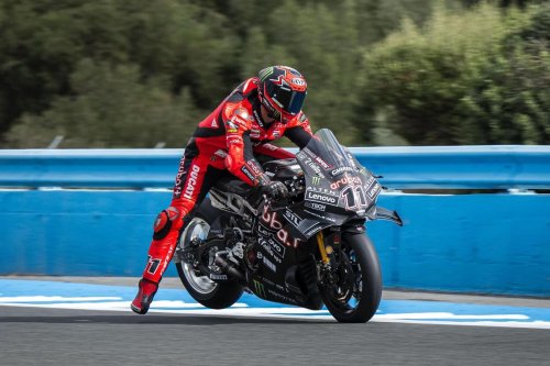 Menang Terus di WorldSBK, Nicolo Bulega Ingin Naik Kelas ke MotoGP