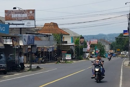 Pengendara Wajib Menurunkan Kecepatan di Persimpangan