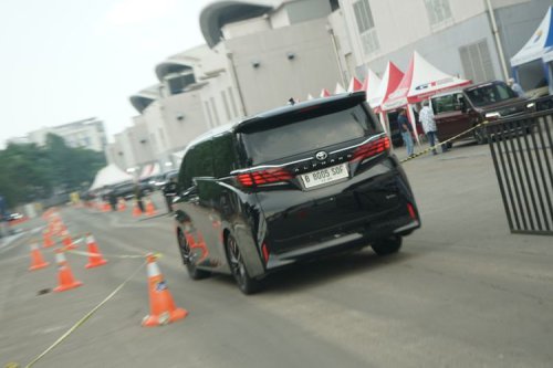 Selisih Rp 349 Juta, Ulik Perbedaan Alphard XE Hybrid
