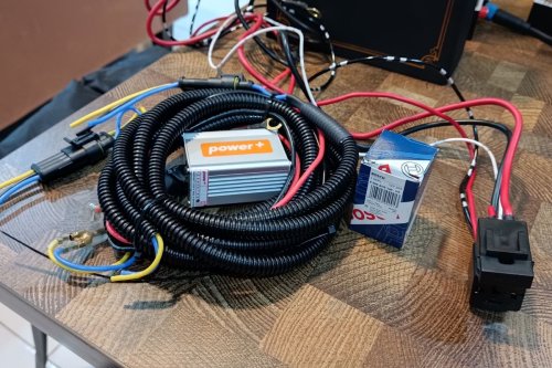 Mengapa Menggunakan Kabel dan Relay pada Modifikasi Lampu Kendaraan?