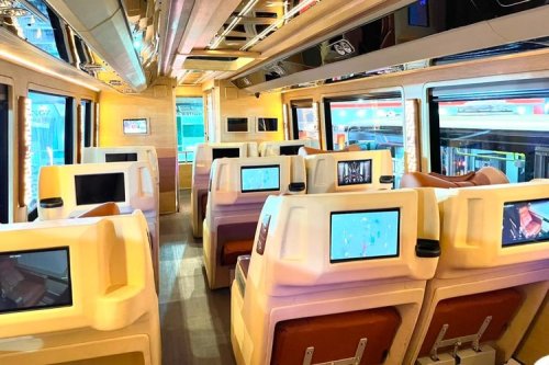 Juragan99 Trans Rilis Bus Bioskop Berjalan di Busworld 2026
