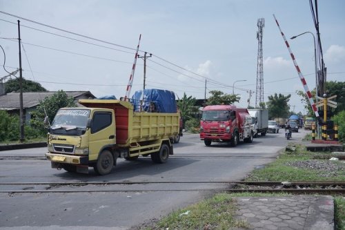 Meluruskan Mitos Tanggung Jawab Palang Pintu Pelintasan KA