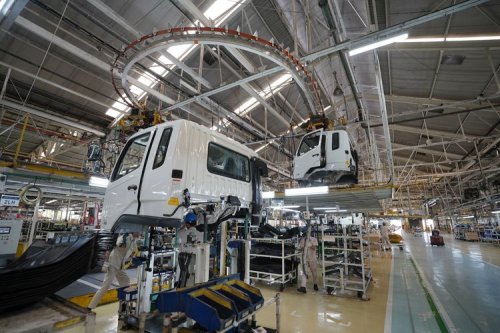 Mitsubishi, Mitsubishi Fuso Cemas Truk Ilegal China Mengancam Industri Nasional