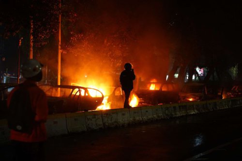 Mobil Terbakar Saat Kerusuhan, Apakah Bisa Diklaim Asuransi?