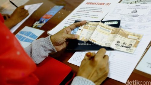 Warga Ngeluh Bayar Pajak Kendaraan Dipersulit, 'Nembak' KTP Asli Rp 700 Ribu