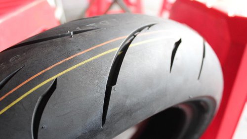 Jangan Tunggu Botak! Segini Usia Ideal Ban Motor