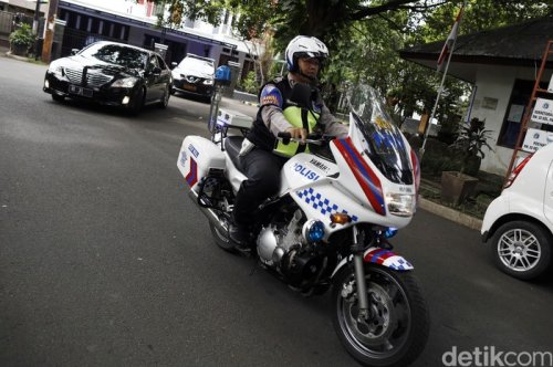 Haram Zig-zag dan Ugal-ugalan, Ini 8 Etika Patwal Polisi di Jalan Raya