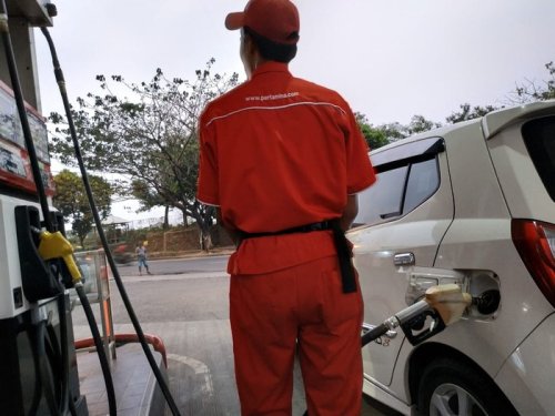 Hitung-hitungan Mobil Pribadi Isi Pertalite 50 Liter per Hari, Cukup?