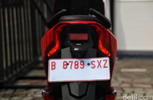 Sering Lihat Pelat Nomor Putih Tulisan Merah? Ternyata Ini Artinya