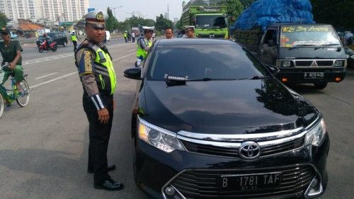 Polisi Minta Warga Sipil yang Pakai Strobo-Sirene Sadar Diri Segera Copot