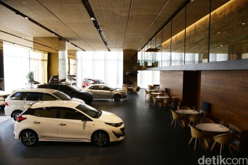 Kelas Menengah RI Banyak Nahan Beli Mobil, Lebih Pilih Beli Emas