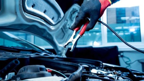 Jangan Tunggu Aki Soak! Ini Waktu Panaskan Mobil yang Jarang Dipakai