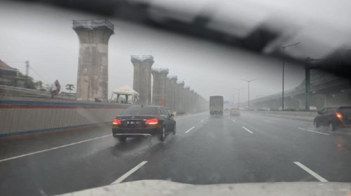 3 Kondisi Menyalakan Lampu Hazard di Tol, Bukan Pas Hujan-Konvoi