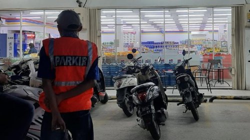 Viral Jukir Liar Bikin Resah, Dikasih Rp 5 Ribu Buat 2 Motor Nolak!