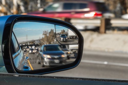 Jangan Dicopot! Ini Pentingnya Kaca Spion pada Kendaraan Bermotor