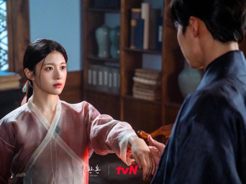 Fakta-fakta Go Youn Jung, Artis Cantik Pemeran Drama Korea Resident Playbook