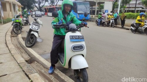 Ojol Minta Subsidi BBM Dialihkan ke Motor Listrik