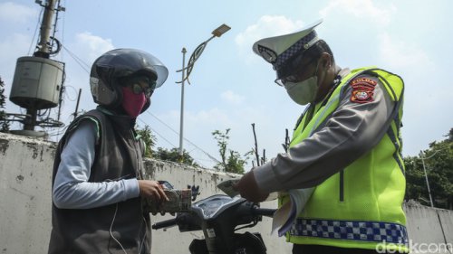 Tilang Manual Disangka Cari Duit, Polisi Baru Nyetop Sudah Dicurigai