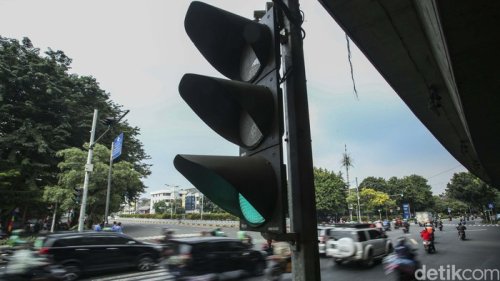 Jakarta Punya Lampu Merah Pintar: Ada Damkar-Ambulans, Lampu Hijau Lebih Lama