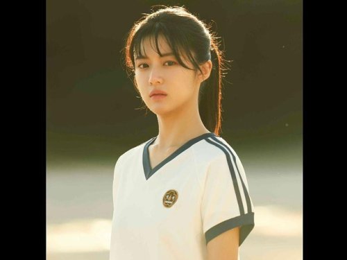 Fakta-fakta Go Youn Jung, Artis Cantik Pemeran Drama Korea Resident Playbook