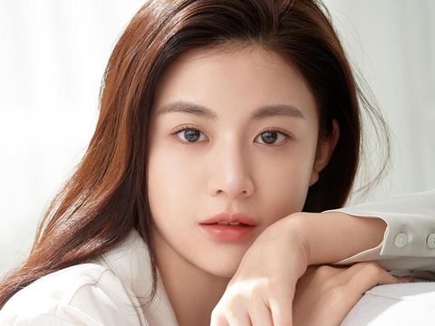 Fakta-fakta Go Youn Jung, Artis Cantik Pemeran Drama Korea Resident Playbook