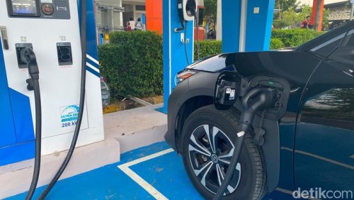 Jawa Barat Bakal Tarik Pajak Mobil-Motor Listrik, KDM: Kan Pakai Jalan