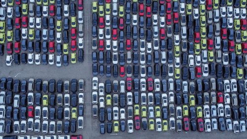 Penjualan Mobil di RI Tiba-tiba Naik, Siapa Pembelinya?