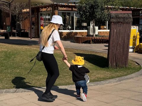 Lindsay Lohan Tampilkan Anaknya di Instagram Setahun Setelah Melahirkan