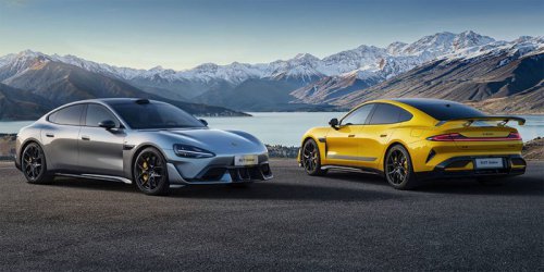 Mobil Listrik Xiaomi Terbakar usai Kecelakaan, Evakuasi Korban Jadi Sorotan