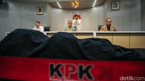 Intip Garasi Wakil Ketua DPRD Tersangka Korupsi Proyek Dinas PU