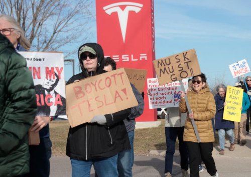 Tesla, Panas! Tesla Digugat 10 Ribu Konsumen, Ini Biang Masalahnya