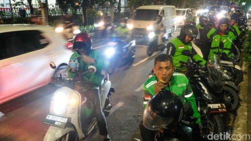 Pemerintah Kasih Kode, Tarif Ojol di Indonesia Bakal Naik!