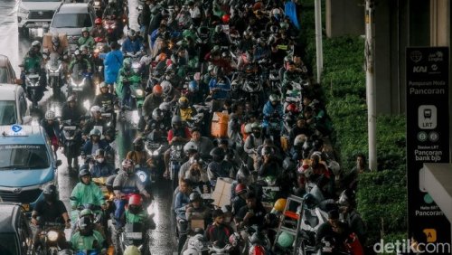 Benarkah Orang Tunda Beli LCGC dan Beralih Pilih Motor?
